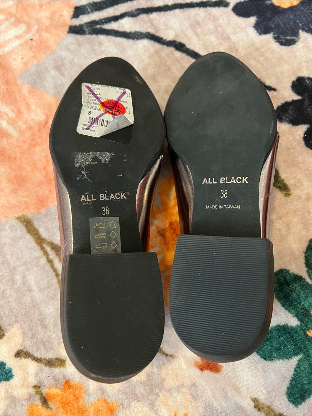 Like NEW Women's Black Velvet and Leather Flats - Picture 6 of 6